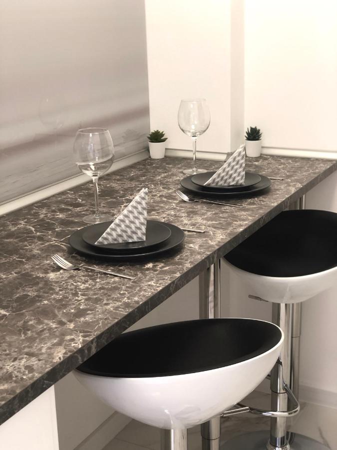 Spacious Modern Vintage Flat In The Heart Of